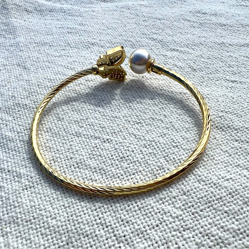Cubic Zirconia Butterfly Pearl Bracelet | Gold - Picture 4 of 5